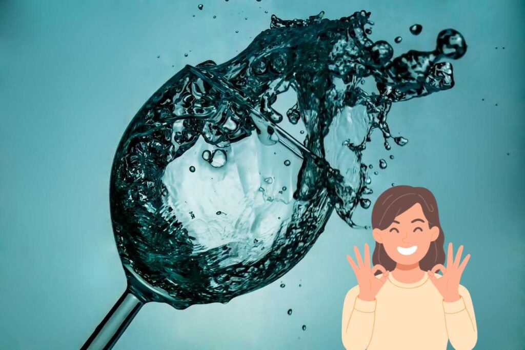 Fegato come nuovo: il bicchiere d’acqua tiepida che elimina le scorie di notte