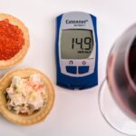 Alimenti salutari per ridurre il colesterolo, come frutta, verdura e cereali integrali.