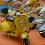 Vespa d'epoca restaurata, simbolo di design e cultura italiana, in un contesto di valore collezionistico.