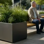 Quali sono i vantaggi delle fioriere metalliche per spazi pubblici? Arredo e robustezza in un’unica soluzione