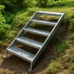 Scale modulari in acciaio per giardini: il trucco che assicura stabilità anche su terreni irregolari